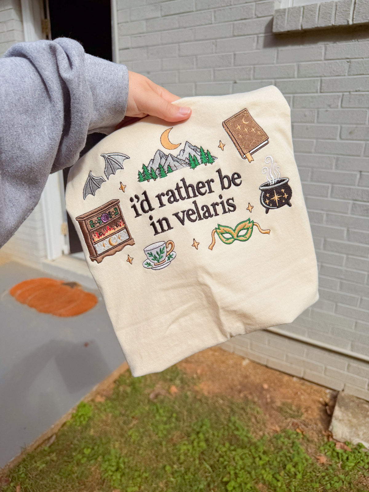 I’d rather be in velaris embroidered