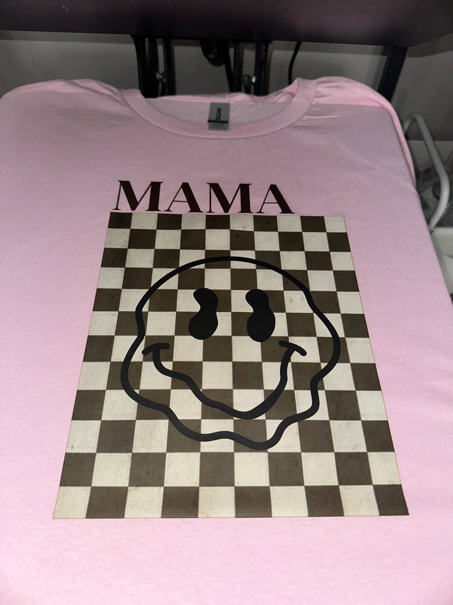 Mama checker - pink tee