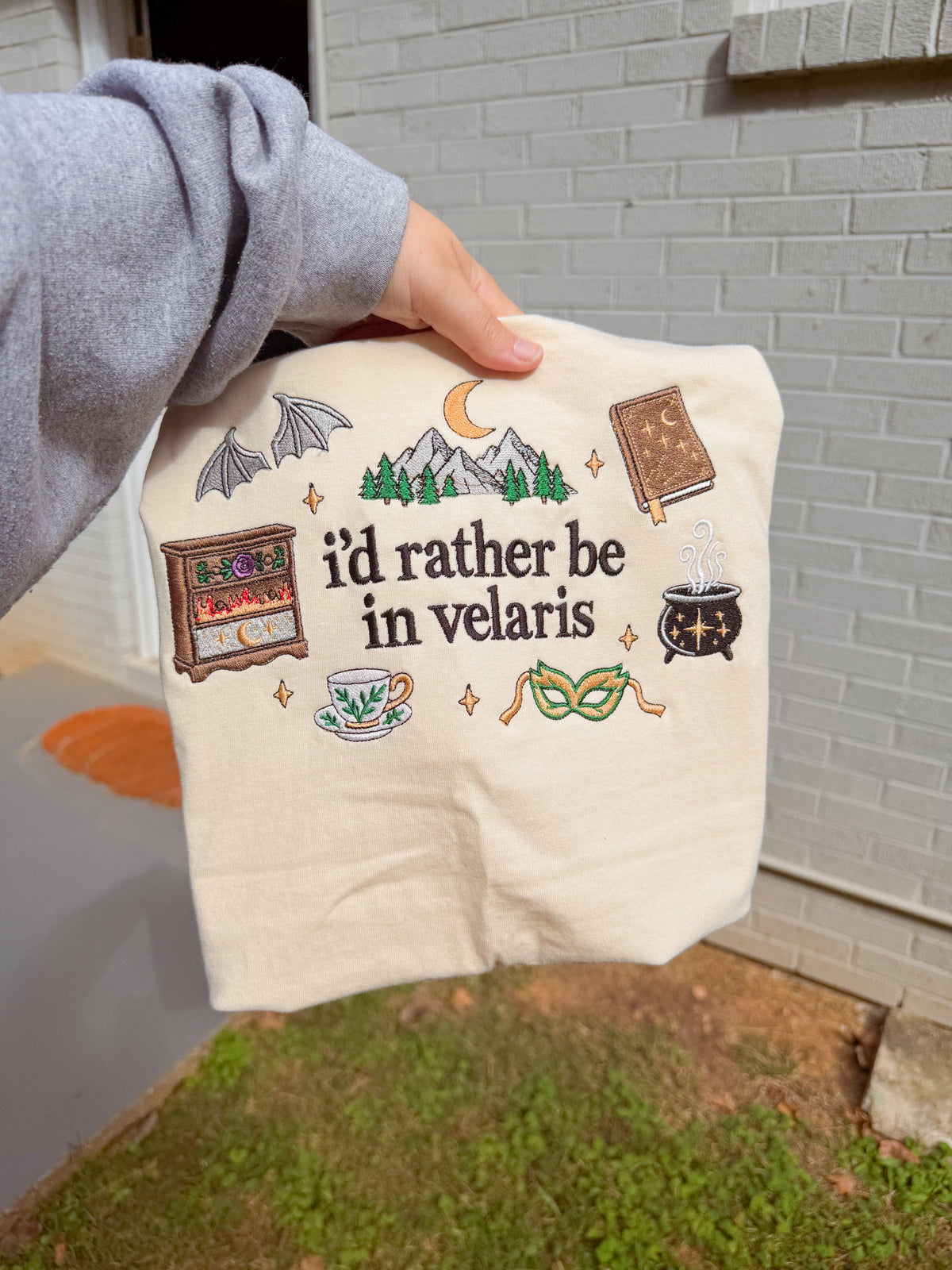 I’d rather be in velaris embroidered